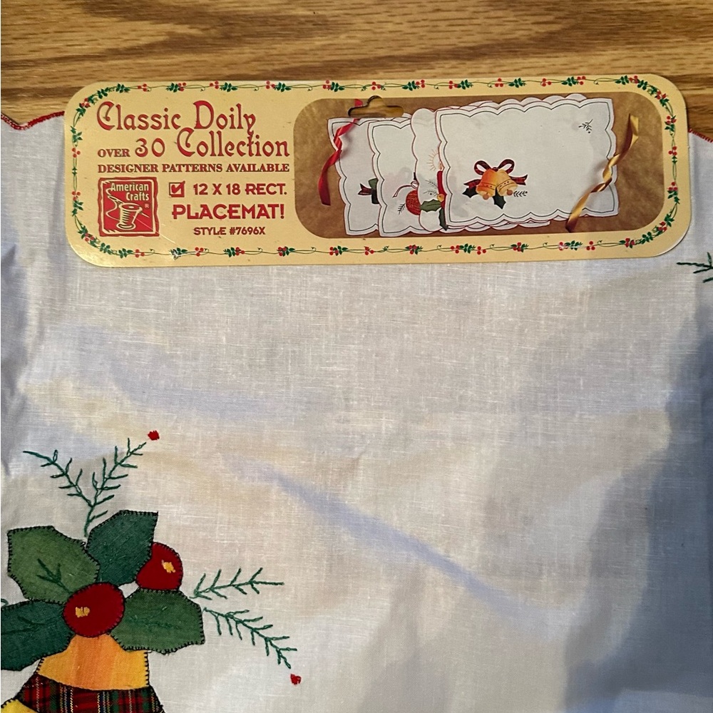 Vintage Doily Christmas Bells & Holly White Cloth Placemat Set Of 4. New. 12x18